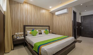 Economy Double Room | In-room safe, desk, iron/ironing board, bed sheets - Treebo Gatiman (Dera Bassi)