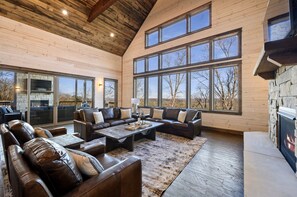 Fernseher, Kamin, Tischtennisplatte