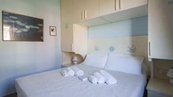 1 slaapkamer, een strijkplank/strijkijzer, gratis wifi, beddengoed