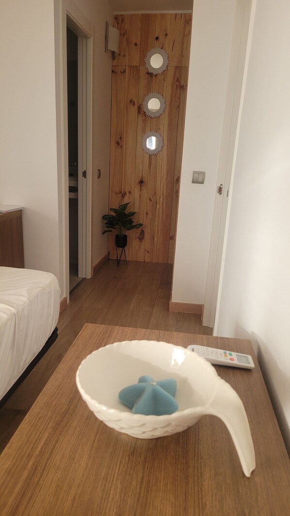2 chambres, fer et planche à repasser, accès au Wi-Fi (inclus)