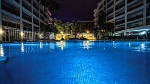 Outdoor pool - PLATAN ApartHotel - Family sized condo with pool, 2 min from the beach! (Salou)