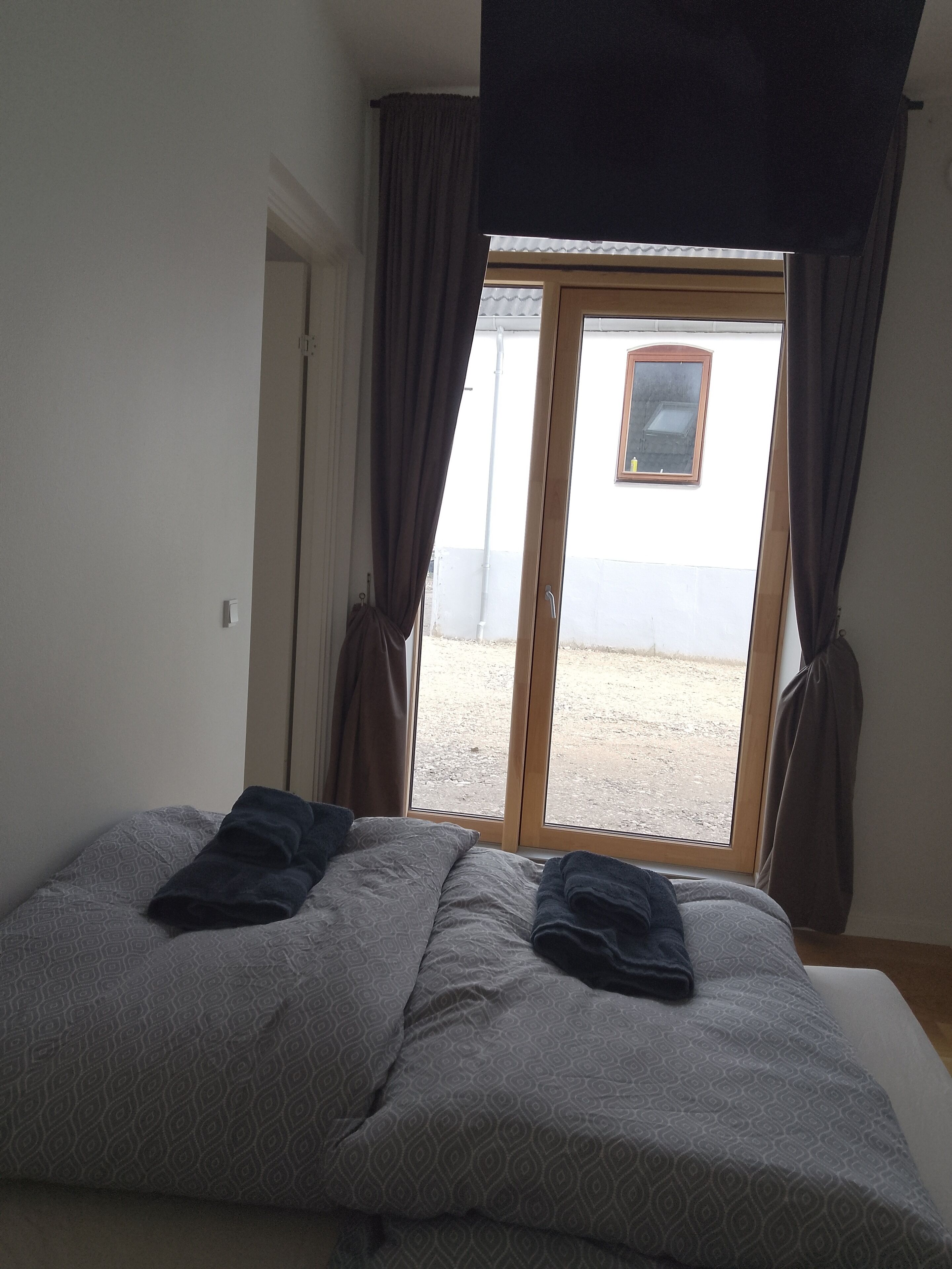 Family Room | Hypo-allergenic bedding, individually decorated, individually furnished