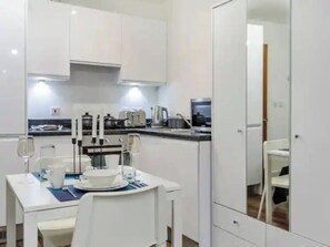 Fridge, microwave, oven, dishwasher - The Strand, Studio - Pass the Keys (Liverpool)