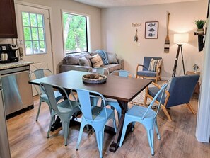 Interior - Timber Point - Newly Renovated Indian Point Cabin (Branson)