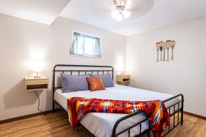 3 室のベッドルーム、旅行用ベビーベッド、WiFi (無料)、ベッドシーツ
