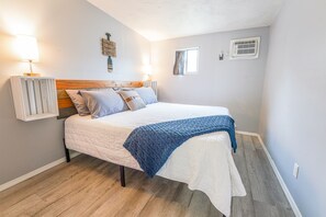 2 bedrooms, travel crib, free WiFi, bed sheets
