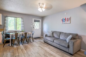 Smart TV - Tribesman Resort #17 - Renovated Condo, Minutes to Silver Dollar, Great Location (Branson)