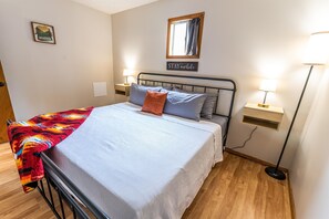 2 slaapkamers, reisbedje, gratis wifi, beddengoed