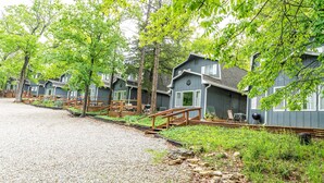Exterior - Tribesman Resort #3 - Renovated Cabin, Minutes to Silver Dollar, Great Location! (Branson)