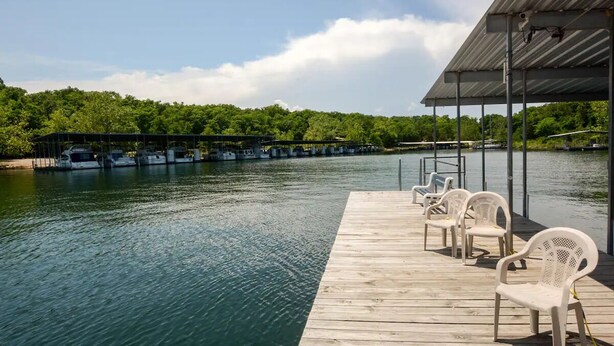Terrace/patio - Tribesman Resort #5 - Renovated Cabin, Minutes to Silver Dollar, Great Location! (Branson)