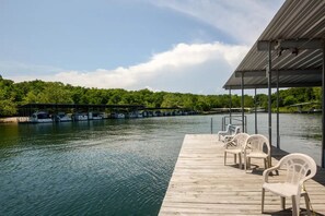 Terrace/patio - Tribesman Resort #5 - Renovated Cabin, Minutes to Silver Dollar, Great Location! (Branson)