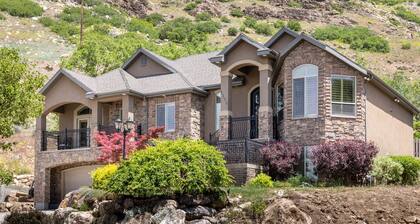 Majestic Home W/Incredible Views + Hot Tub
