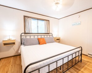 2 soverom, reiseseng for barn, wi-fi (inkludert) og sengetøy