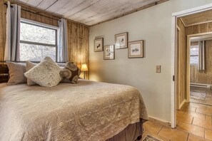 3 quartos, ferros/tábuas de passar roupa, berço de viagem