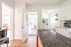 Fridge, microwave, oven, stovetop - Charming and Relaxing 4br Farmhouse for Group Getaway (Sharon)