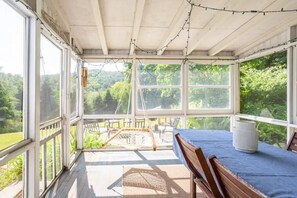 Interior - Charming and Relaxing 4br Farmhouse for Group Getaway (Sharon)