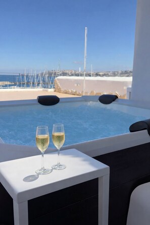 Lägenhet Superior - 1 queensize-säng - terrass - havsutsikt | Privat bubbelpool