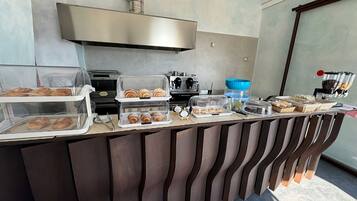 Desayuno bufé gratuito y diario