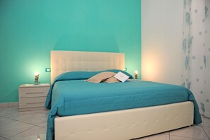 Økonomirom | Safe på rommet, skrivebord, blendingsgardiner og wi-fi (inkludert)