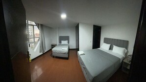Business Double Room | WiFi (free) - Hotel The MIRROR  (Bogotá)