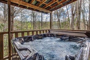 Outdoor spa tub - Secluded retreat with vaulted ceilings, fireplace, and hot tub! (Gatlinburg)