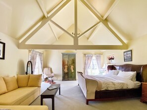 Unclassified image, 3 of 16, button - Oaklands Farm - Cottage 5 (East Tytherley)