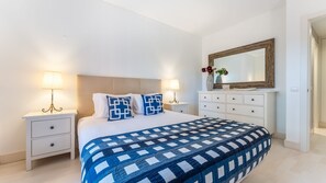 2 bedrooms, iron/ironing board, free WiFi, bed sheets - Serene Ocean 1 BDR Apartment W/Patio by LovelyStay (Portimão)