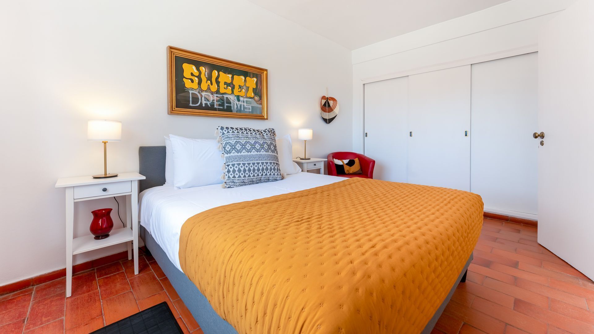 1 chambre, fer et planche à repasser, accès au Wi-Fi (inclus)