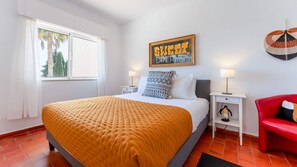 1 bedroom, iron/ironing board, free WiFi, bed sheets - Sweet 1 BDR Apartment W/ Balcony by LovelyStay (Alporchinhos)