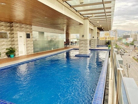 Piscina infinita
