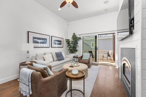 Televisión, chimenea