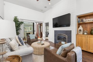 Televisie en een open haard