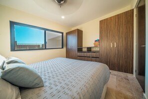 Condo luxo | 1 quarto, cofres nos quartos, Wi-Fi de cortesia