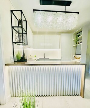 Interior - Hyde Park Cr Sandton Luxury Top Floor 2 BR End Unit W/ Balcony No Load Shedding (Sandton)