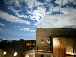 Exterior - Hyde Park Cr Sandton Luxury Top Floor 2 BR End Unit W/ Balcony No Load Shedding (Sandton)