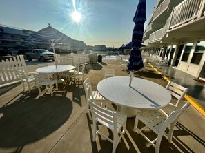 屋外ダイニングエリア