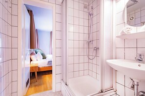 Standard Apartment | Bathroom