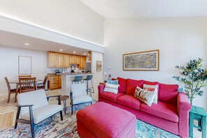 TV, fireplace - Centrally located condo with balcony, deck, & W/D - walk to ski lifts (Avon)