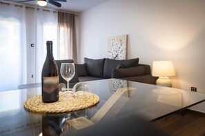 SANJA A1 - Two Bedroom Apartment | 起居区