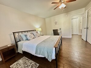 2 Schlafzimmer, Schreibtisch, Bügeleisen/Bügelbrett, WLAN