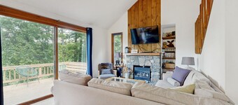 Dog-friendly mtn-view home with 2 hot tubs, pools, tennis, sandy pond, gym, BBQ