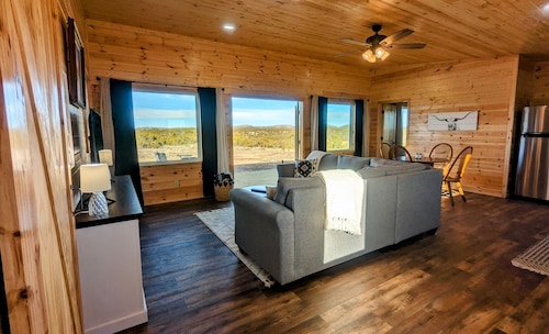 Peaceful quite cabin to kick back, relax and recharge!