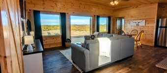 Peaceful quite cabin to kick back, relax and recharge!