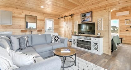 Peaceful quite cabin to kick back, relax and recharge!