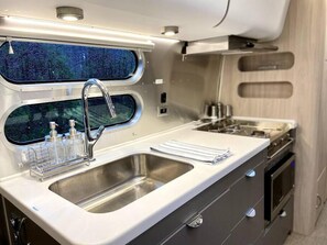 Fridge, microwave, oven, stovetop - Sea Star (Lincoln County)