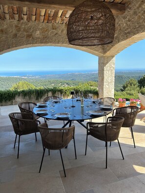 Outdoor dining