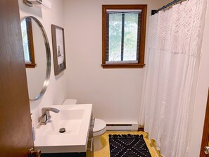SĂšche-cheveux, serviettes fournies, savon, shampoing