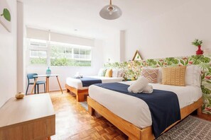 4 dormitorios, tabla de planchar con plancha, cuna de viaje y wifi