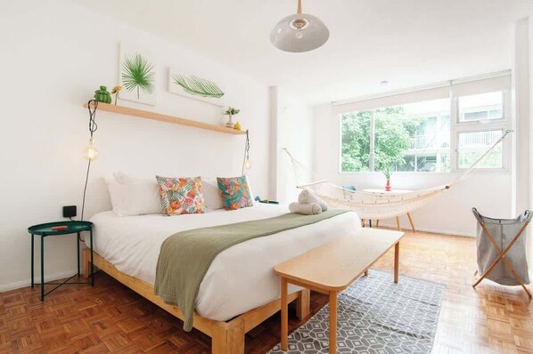 4 bedrooms, desk, iron/ironing board, travel crib