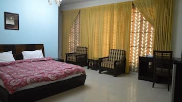 Deluxe Double Room | Soundproofing, iron/ironing board, free WiFi